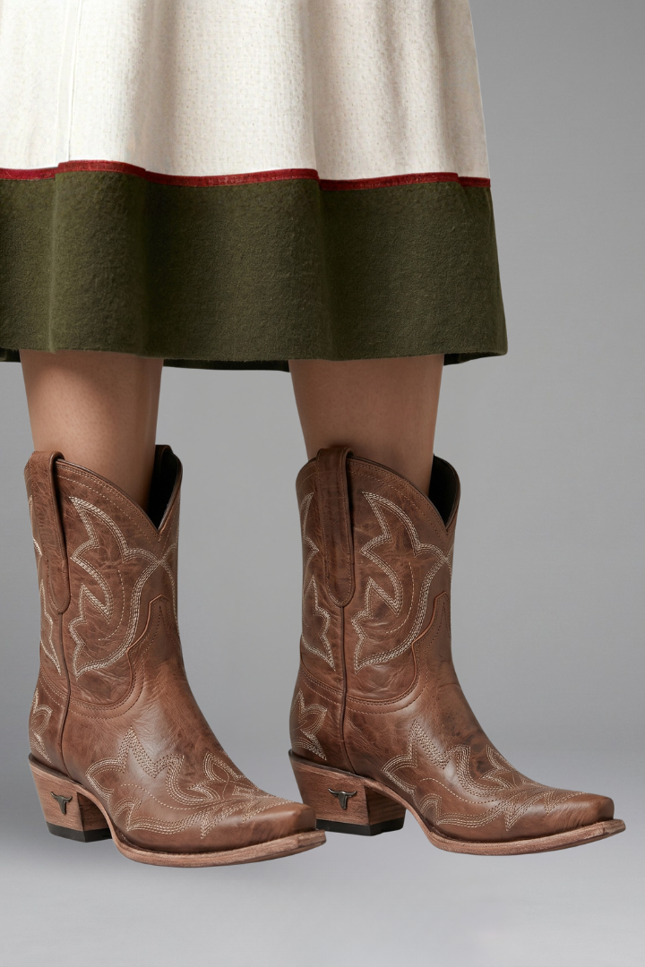 Bottes Santiag Femme Tige Courte | Broderies et Bout Pointu in Marron#couleur_marron