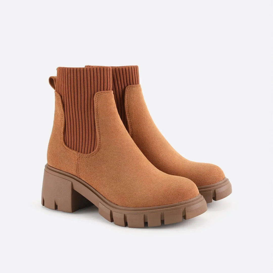 Bottines Chelsea Femme Abricot | Élastiques et Talon Plat in Marron#couleur_marron
