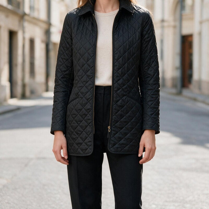 Doudoune Matelassée Col Rabattu | Coupe Courte Confortable Raffinée in Noir#couleur_noir