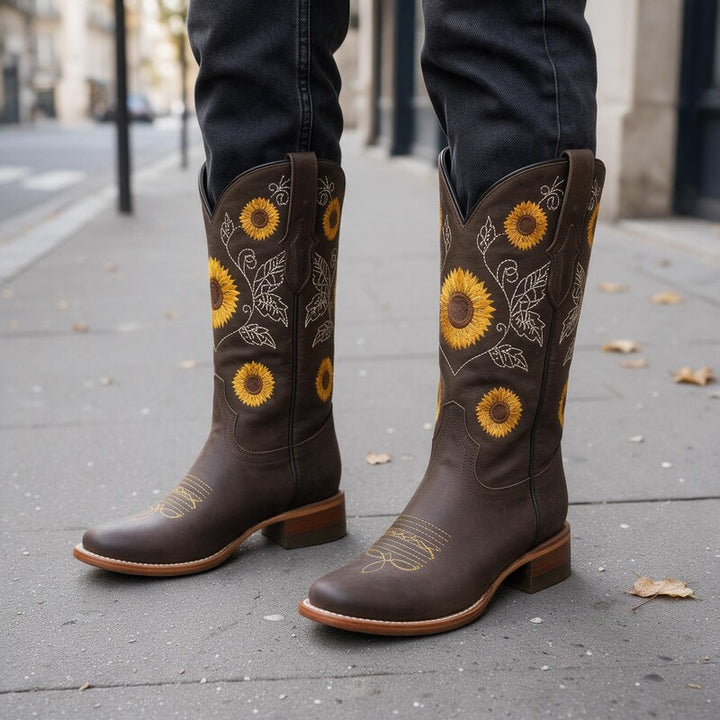 Bottes Santiag Femme à Fleurs | Talon Bas et Motif Brodé in Marron#couleur_marron