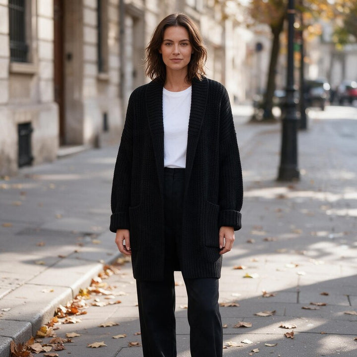 Gilet Femme Noir Col V | Maille Côtelée et Boutons Nacrés in Noir#couleur_noir