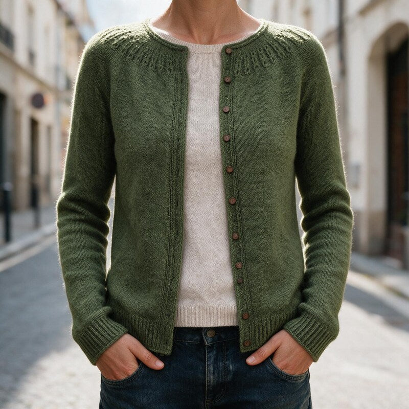 Pull en Cachemire Femme Boutonné | Col Rond Maille Fine Raffinée in Vert olive#couleur_vert-olive