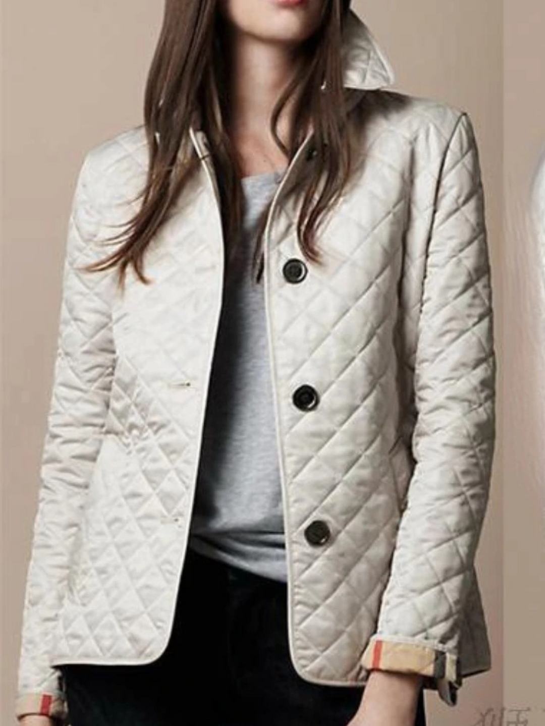 Doudoune Matelassée Col Rabattu | Coupe Courte Confortable Raffinée in Blanc#couleur_blanc