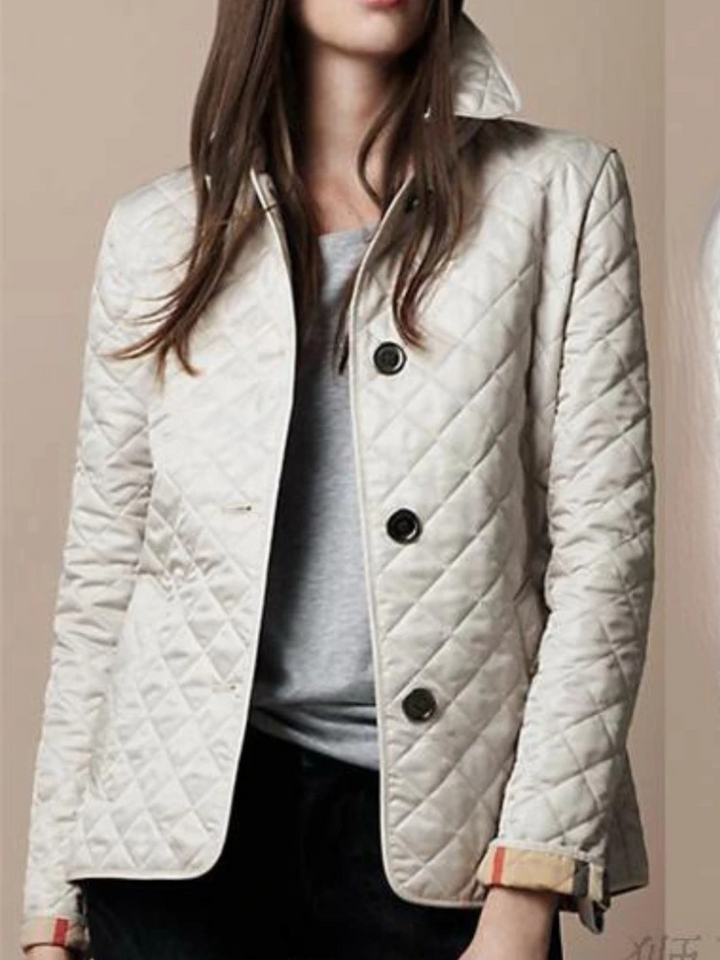 Doudoune Matelassée Col Rabattu | Coupe Courte Confortable Raffinée in Blanc#couleur_blanc