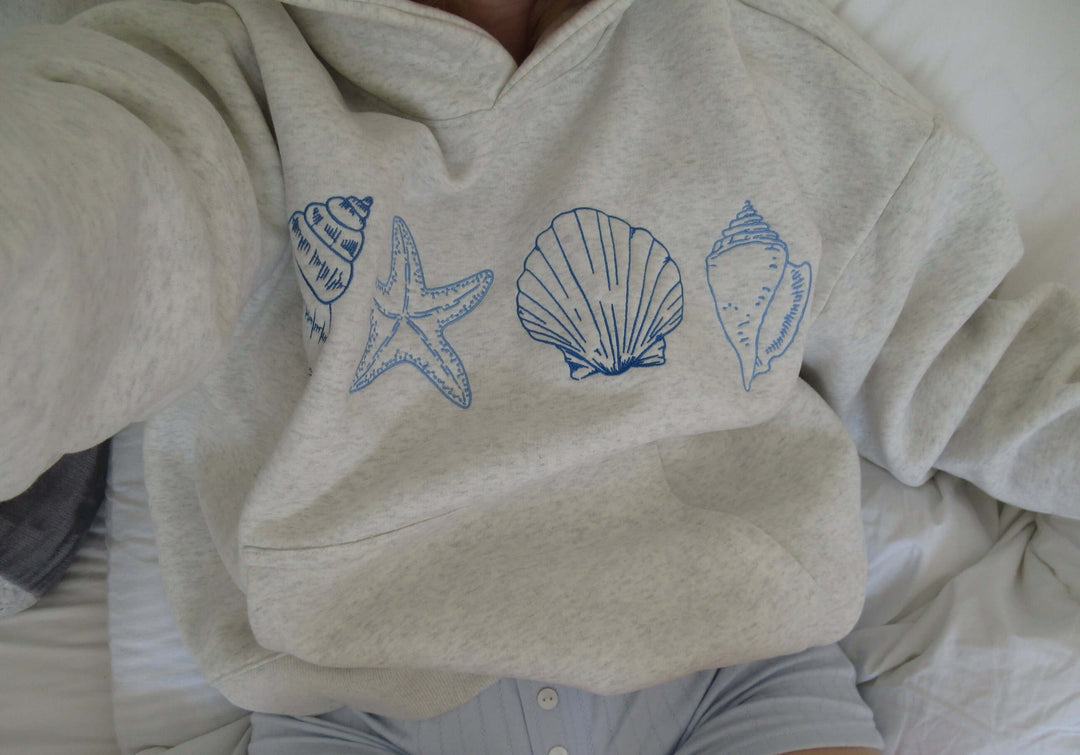 Hoodie Femme Oversize | Broderie Coquillage et Poche Kangourou in Gris#couleur_gris