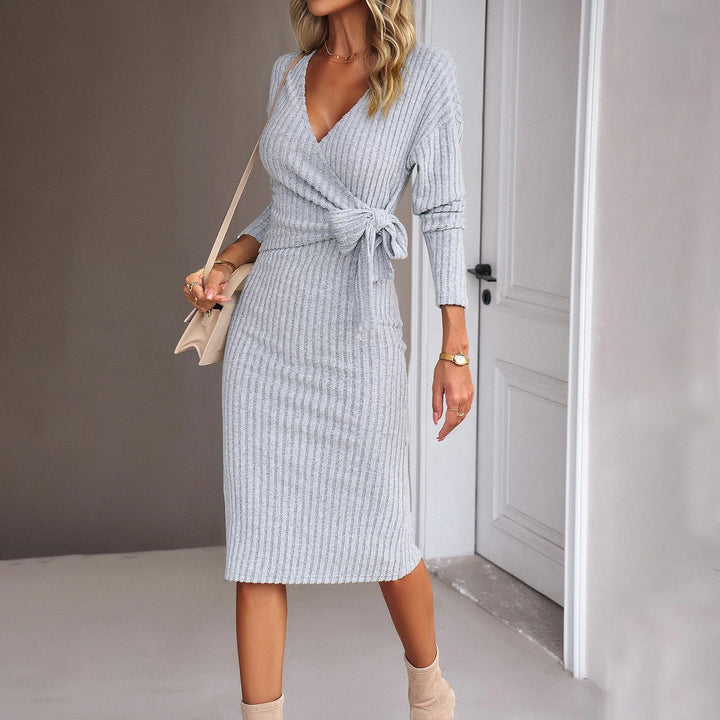 Robe Pull Femme Portefeuille Ceinturée | Maille Côtelée Raffinée in Gris clair#couleur_gris-clair