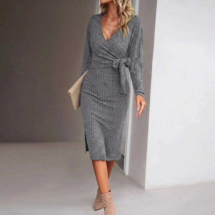 Robe Pull Femme Portefeuille Ceinturée | Maille Côtelée Raffinée in Gris#couleur_gris