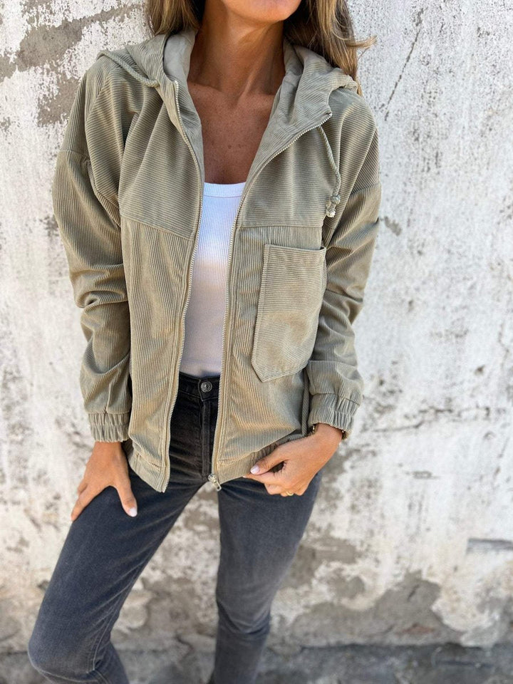 Doudoune Matelassée Velours Côtelé | Capuche Zippée Oversize Chic in Vert#couleur_vert